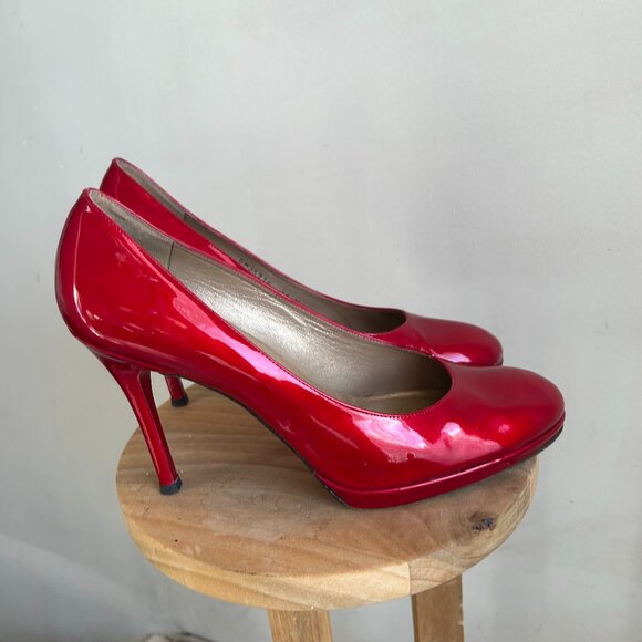 Stuart Weitzman Size 11 Patent Red Ladies Shoes - Picture 1 of 8